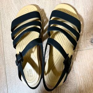New in bag! $60 Crocs tulum strap sandal in black and tan sz 6